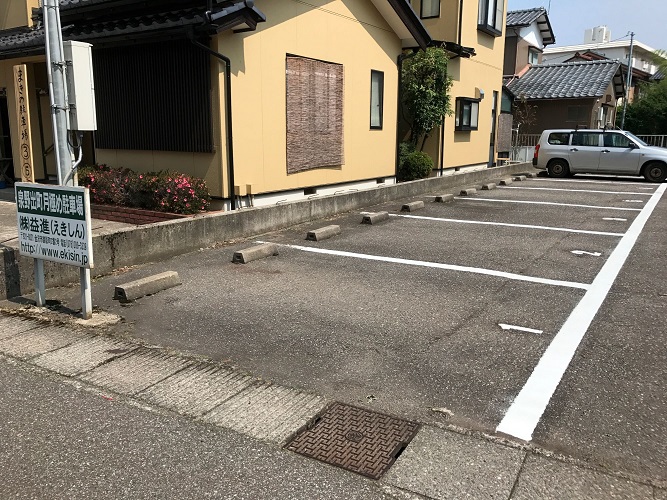 平成29年6月　駐車場内の白線引き直しました。