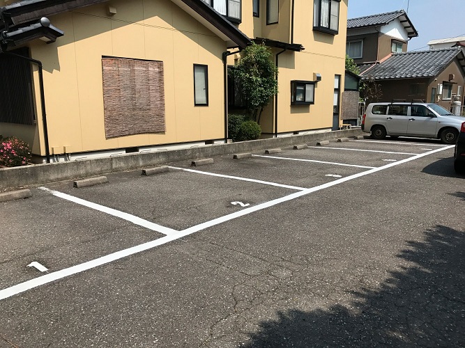 平成29年6月　駐車場内の白線引き直しました。