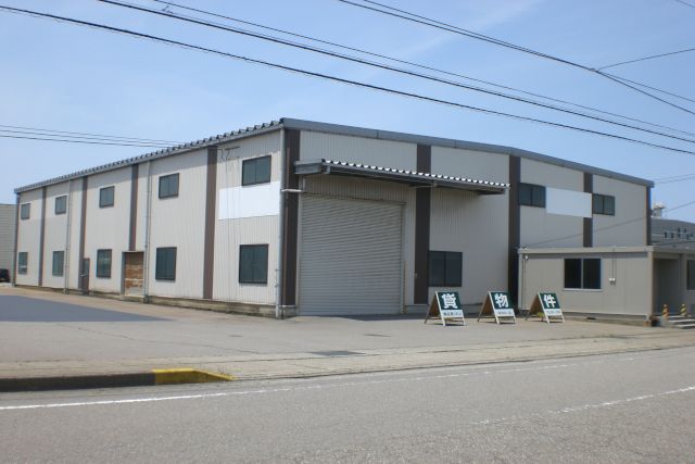石川県白山市にございます「松本工業団地」内に貸倉庫物件が新着しました。