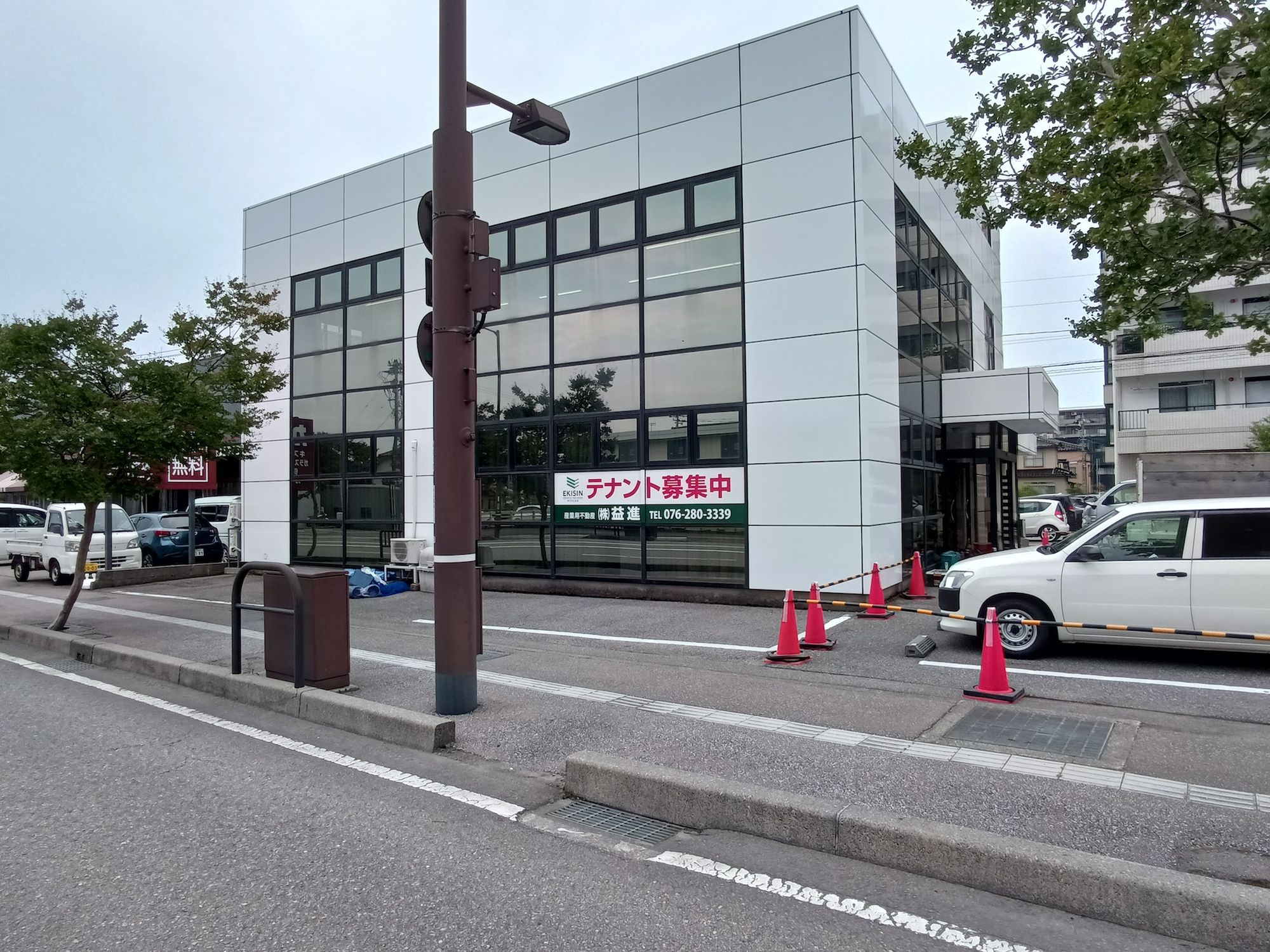石川県金沢市【西インター大通り事務所】にテナント募集表示を行いました。