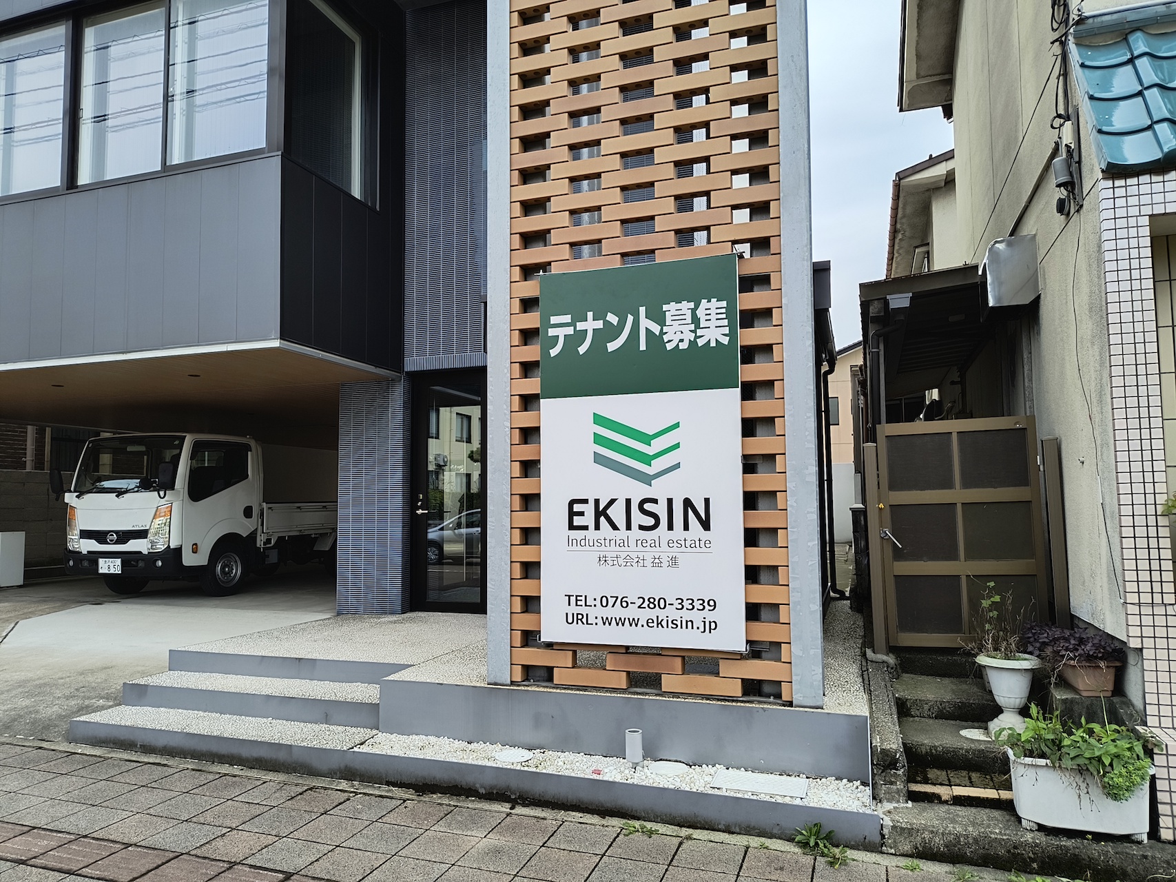 石川県小松市【小松市役所前事務所】のテナント募集看板を更新しました。
